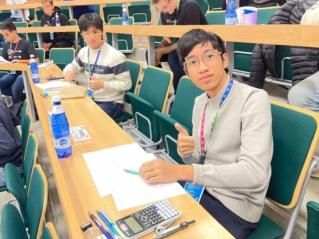 Từng trượt chuyên toán, nam sinh lớp 11 giành HCV Olympic vật lý Bắc Âu - Baltic - Ảnh 2.