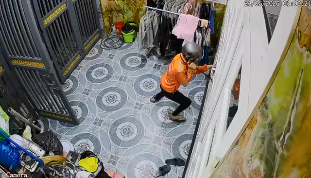 Công an TP.HCM bắt nhanh hai nghi phạm đột nhập nhà dân trộm két sắt- Ảnh 1. Công an TP.HCM bắt nhanh hai nghi phạm đột nhập nhà dân trộm két sắt- Ảnh 1.