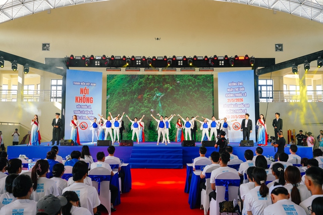 Thuốc l&aacute; thiết kế để thu h&uacute;t những người trẻ, khiến họ nghiện suốt đời - Ảnh 2.