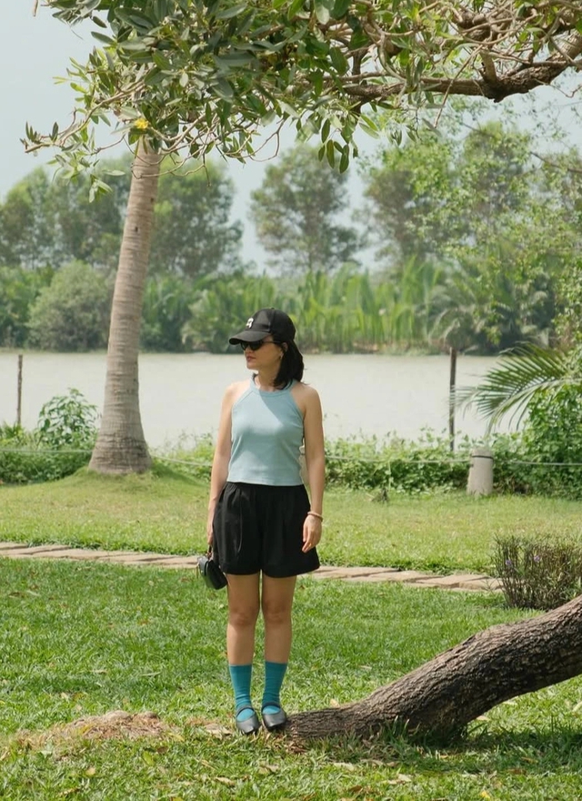 Biến chiếc quần đen quen thuộc trở nên thời thượng - Ảnh 6.