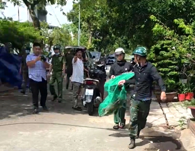 Xử lý tình trạng chó thả rông tại xã Nhà Bè - Ảnh 3.