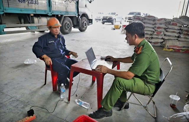 Công an tỉnh Tây Ninh phá 2 đường dây sản xuất phân bón và dầu gió giả- Ảnh 3. Công an tỉnh Tây Ninh phá 2 đường dây sản xuất phân bón và dầu gió giả- Ảnh 3.
