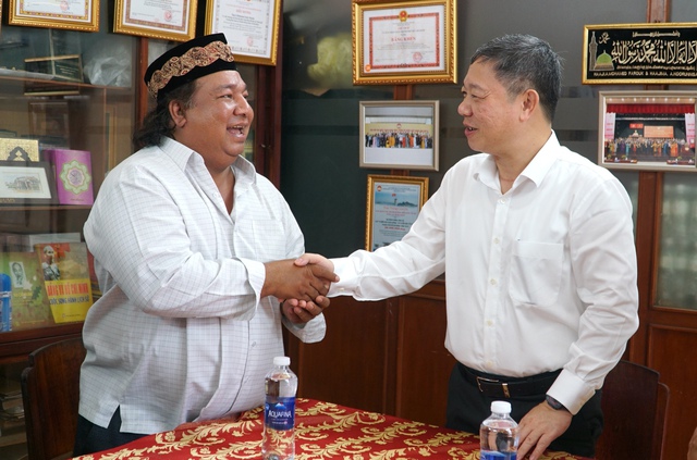 L&atilde;nh đạo Th&agrave;nh ủy TP.HCM ch&uacute;c tết cộng đồng Hồi gi&aacute;o nh&acirc;n dịp đại lễ Eid Al-Adha - Ảnh 3.