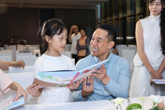 Khi 'si&ecirc;u nh&acirc;n bay qua s&agrave;n nh&agrave;' l&agrave; một em b&eacute; bại n&atilde;o  - Ảnh 2.