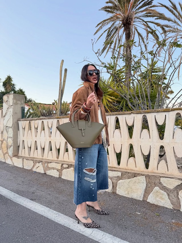 Biến hóa muôn vàn phong cách với quần jeans- Ảnh 4. Biến hóa muôn vàn phong cách với quần jeans- Ảnh 4.