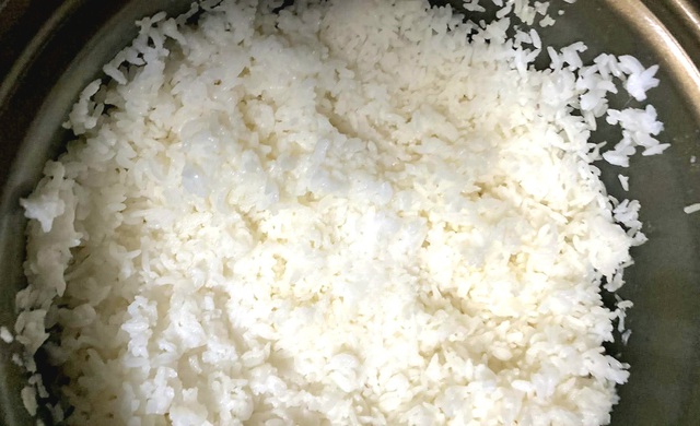 Không phải món ăn nào hâm nóng lại cũng an toàn, bác sĩ cảnh báo - Ảnh 1.