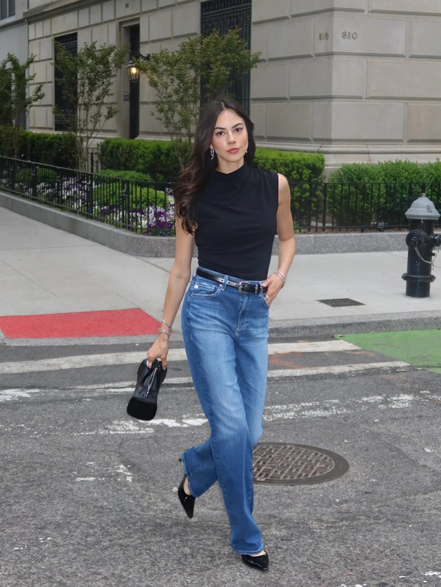 Biến hóa muôn vàn phong cách với quần jeans- Ảnh 2. Biến hóa muôn vàn phong cách với quần jeans- Ảnh 2.