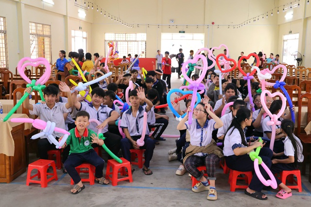 Tết Thiếu nhi 1.6 sớm tại Trường giáo dục chuyên biệt Cần Thơ - Ảnh 3.