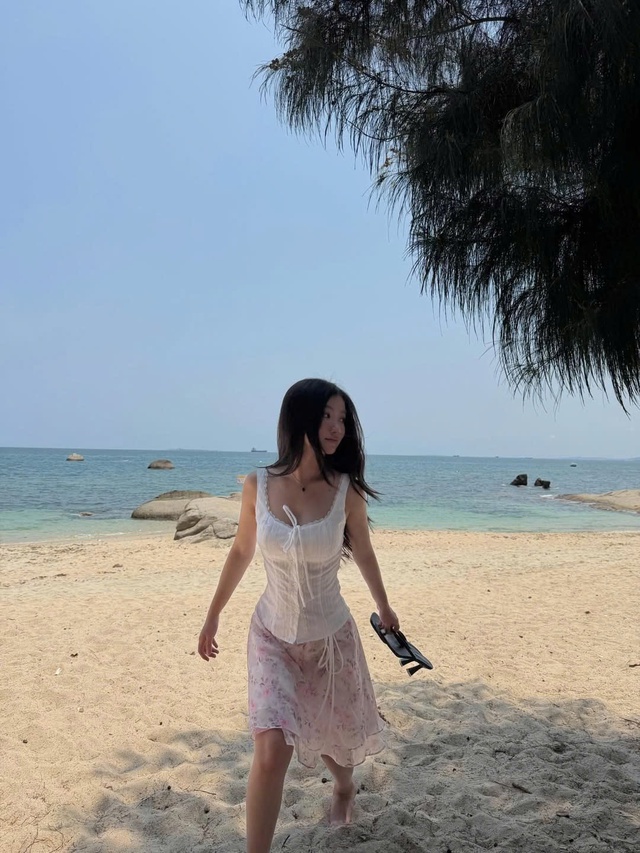 Khúc giao hưởng ngọt ngào giữa chất liệu voan mềm và ren tinh xảo- Ảnh 1. Khúc giao hưởng ngọt ngào giữa chất liệu voan mềm và ren tinh xảo- Ảnh 1.