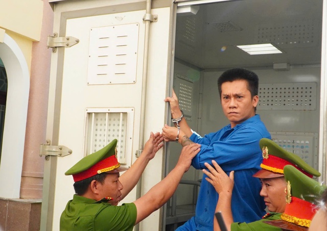Thắt chặt an ninh tại phiên tòa xét xử vụ cướp ngân hàng ở Gia Lai - Ảnh 3.