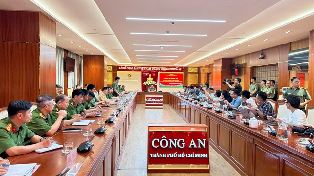 [CẬP NHẬT] C&ocirc;ng an TP.HCM c&ocirc;ng bố vụ 2 nghi phạm nổ s&uacute;ng giết người tại phường Bến Th&agrave;nh - Ảnh 2.