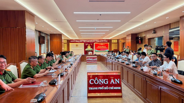 [CẬP NHẬT] C&ocirc;ng an TP.HCM c&ocirc;ng bố vụ 2 nghi phạm nổ s&uacute;ng giết người tại phường Bến Th&agrave;nh - Ảnh 3.
