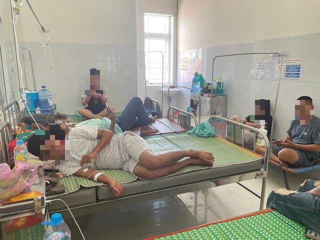 Sau vụ nghi ngộ độc do ăn bánh mì, Gia Lai siết an toàn thực phẩm - Ảnh 1.