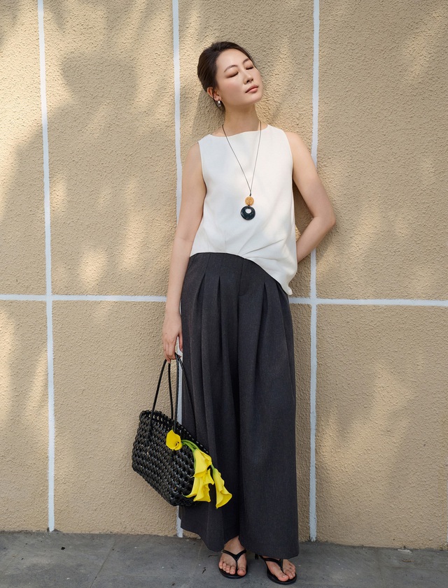 Áo crop, quần shorts, chân váy chữ A làm mới tủ đồ công sở hè - Ảnh 7.