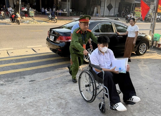  Công an tuần tra quán internet, photocopy để chặn gian lận thi vào lớp 10- Ảnh 1.