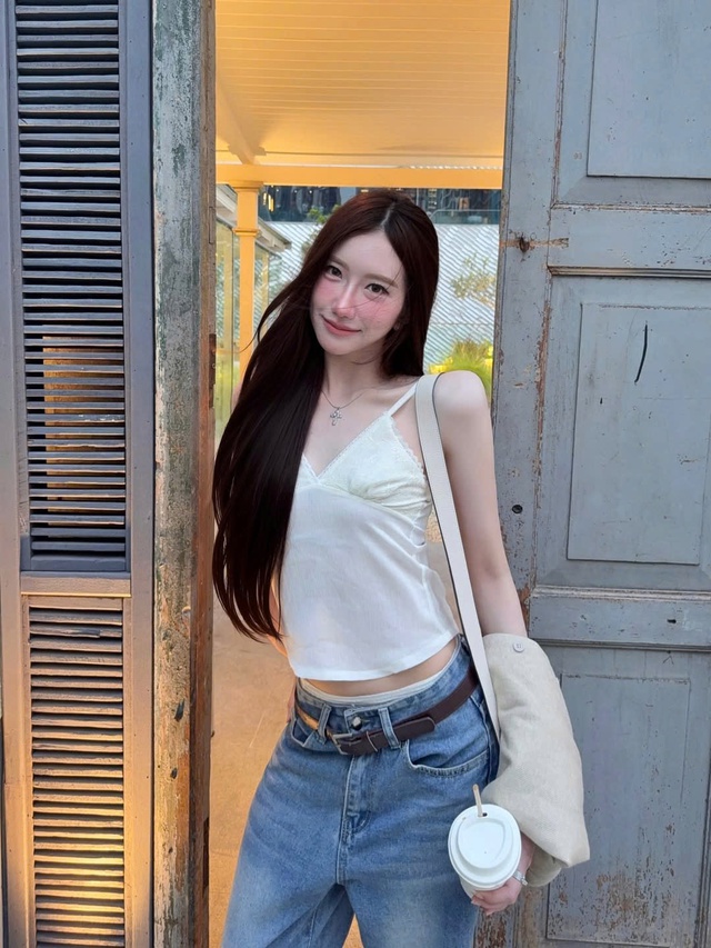 Áo satin hai dây: Không còn hở hang chỉ có thời thượng - Ảnh 6.