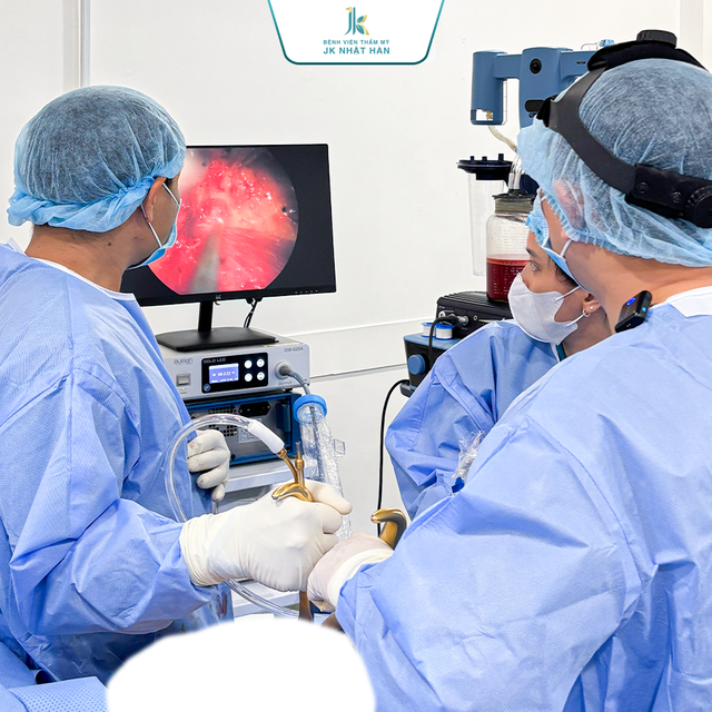 BS L&ecirc; Phước Tiền v&agrave; xu hướng tạo h&igrave;nh v&oacute;c d&aacute;ng chuẩn quốc tế - Ảnh 2.