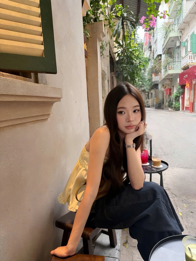Áo satin hai dây: Không còn hở hang chỉ có thời thượng - Ảnh 3.