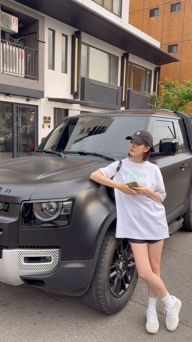 Khoe chân thon cùng mốt giấu quần năng động ngày hè- Ảnh 8. Khoe chân thon cùng mốt giấu quần năng động ngày hè- Ảnh 8.