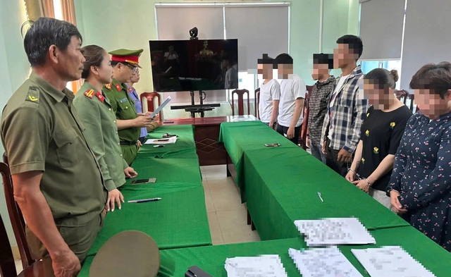 Khởi tố nhóm bán thuốc lá dominix chứa ma túy cho thanh thiếu niên - Ảnh 1.