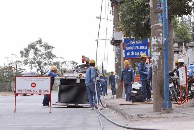 Ảnh dự thi: Nâng dòng điện, vững bước tương lai - Ảnh 2.