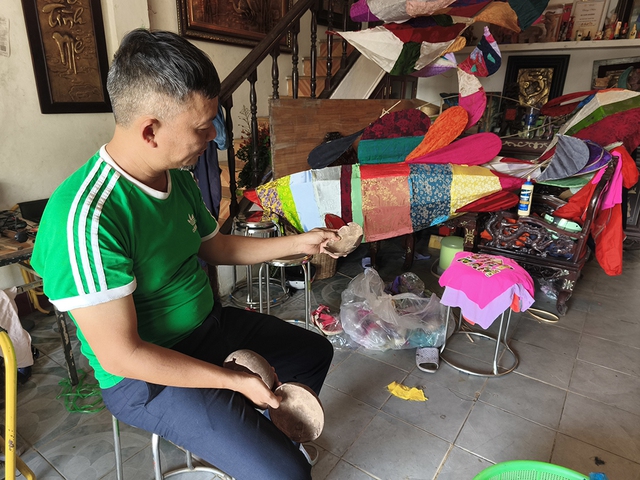 Chuyện người làm nghề độc lạ: Đồ tái chế thành trang sức độc bản- Ảnh 3. Chuyện người làm nghề độc lạ: Đồ tái chế thành trang sức độc bản- Ảnh 3.