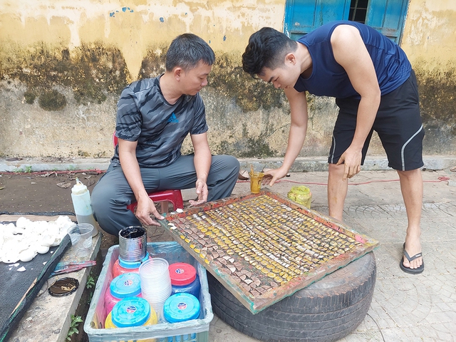 Chuyện người làm nghề độc lạ: Đồ tái chế thành trang sức độc bản- Ảnh 5. Chuyện người làm nghề độc lạ: Đồ tái chế thành trang sức độc bản- Ảnh 5.