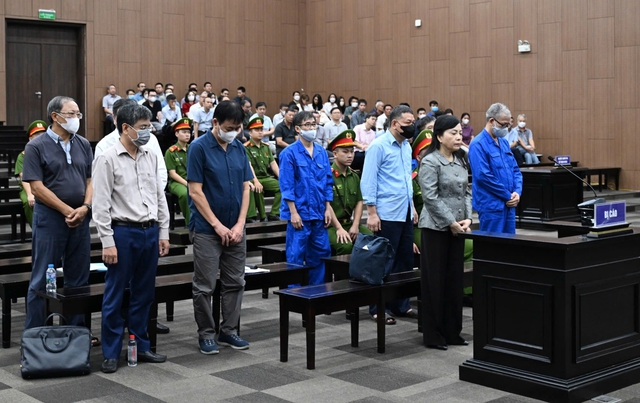 Bà Nguyễn Thị Kim Tiến bị tuyên phạt 6 năm tù, phải bồi thường hơn 108 tỉ đồng- Ảnh 2. Bà Nguyễn Thị Kim Tiến bị tuyên phạt 6 năm tù, phải bồi thường hơn 108 tỉ đồng- Ảnh 2.