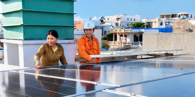 Đặc khu Phú Quý: Chuyển mình từ điện mặt trời và tiết kiệm điện- Ảnh 1. Đặc khu Phú Quý: Chuyển mình từ điện mặt trời và tiết kiệm điện- Ảnh 1.