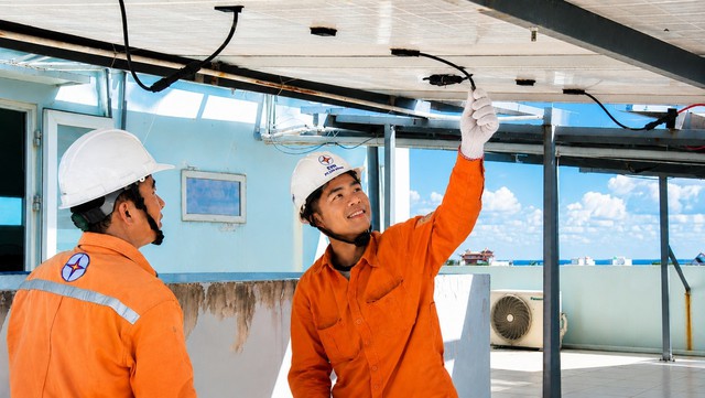 Đặc khu Phú Quý: Chuyển mình từ điện mặt trời và tiết kiệm điện- Ảnh 2. Đặc khu Phú Quý: Chuyển mình từ điện mặt trời và tiết kiệm điện- Ảnh 2.