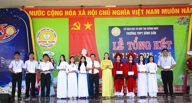 Tiếp thêm động lực để các em theo đuổi ước mơ- Ảnh 2. Tiếp thêm động lực để các em theo đuổi ước mơ- Ảnh 2.