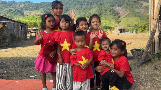 'Mang sữa l&ecirc;n bản': Những c&acirc;u chuyện đầy y&ecirc;u thương v&agrave; nh&acirc;n &aacute;i - Ảnh 5.
