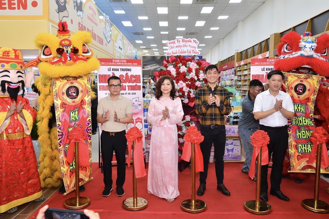 Lái Thiêu lần đầu tiên có nhà sách hoành tráng và hiện đại tới 8 tỉ đồng - Ảnh 1.