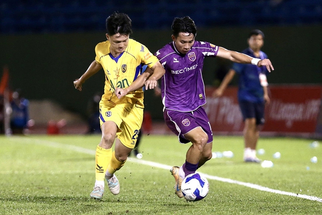 V-League 2025 - 2026: Vì sao bóng đá phía nam chưa khởi sắc?- Ảnh 1. V-League 2025 - 2026: Vì sao bóng đá phía nam chưa khởi sắc?- Ảnh 1.