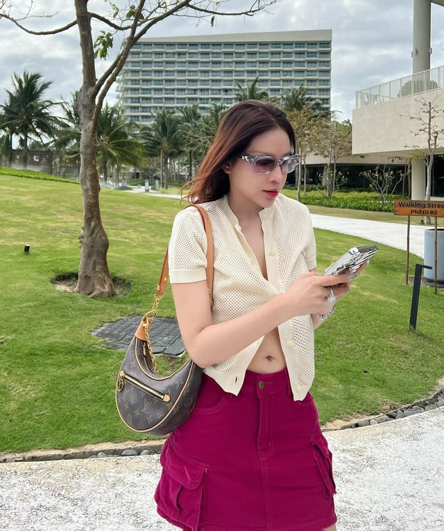 Vẻ đẹp vượt thời gian từ chiếc túi sắc nâu cổ điển - Ảnh 3.