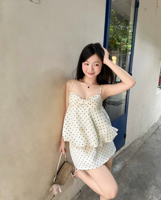 Làm mới tủ đồ hè cùng các mẫu chân váy chữ A - Ảnh 6.
