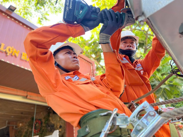Hệ thống điện khu vực miền Trung lập đỉnh tiêu thụ mới, vượt mốc 100 triệu kWh/ngày - Ảnh 2.
