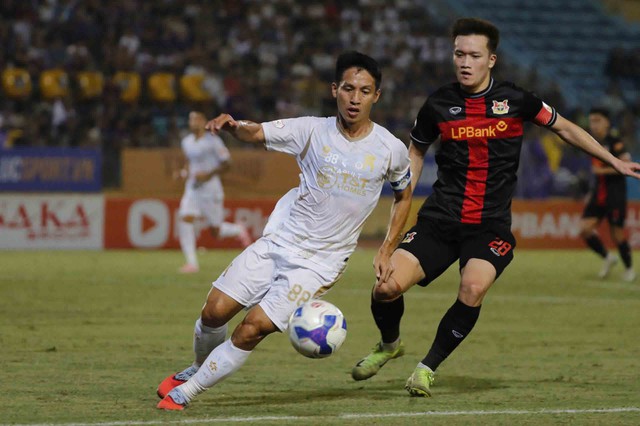 Gay cấn cuộc đua giành huy chương V-League- Ảnh 1. Gay cấn cuộc đua giành huy chương V-League- Ảnh 1.