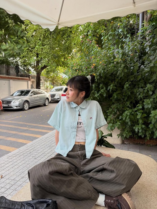 Càng đơn giản càng nổi bật với áo sơ mi dáng ngắn- Ảnh 8. Càng đơn giản càng nổi bật với áo sơ mi dáng ngắn- Ảnh 8.