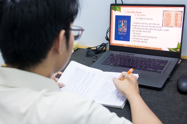 Cao điểm ôn thi tốt nghiệp THPT: Người 'áp lực kinh khủng', người giảm lo âu - Ảnh 1.