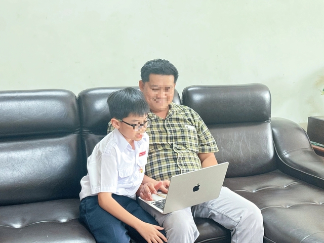 Vì sao nhiều người trẻ dù yêu thương nhưng ngại tâm sự với gia đình? - Ảnh 2.