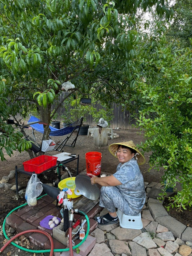 Ngỡ ngàng gian bếp củi, mẹt tre đậm chất miền Tây của gia đình người Việt ở Mỹ - Ảnh 5.