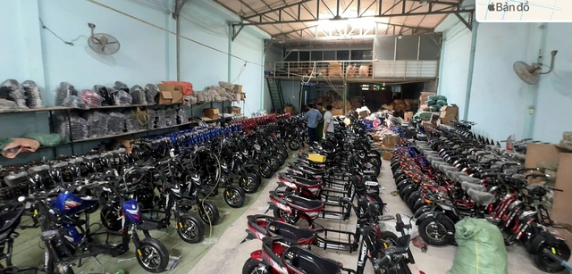 Công an TP.HCM triệt phá xưởng xe điện lậu và tái chế pin cũ - Ảnh 1.