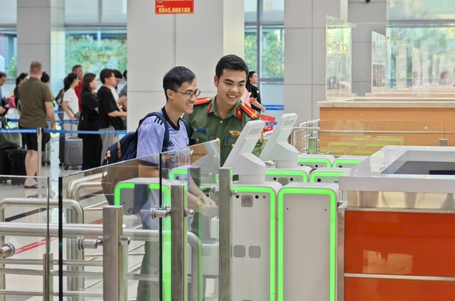Cửa khẩu Cảng HKQT Phú Quốc: Ứng dụng chuyển đổi số, sẵn sàng cho vị thế mới - Ảnh 2.