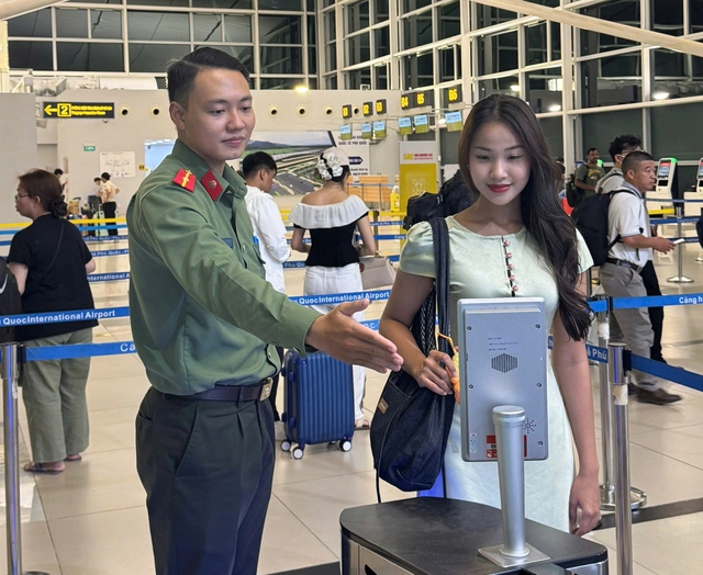 Cửa khẩu Cảng HKQT Phú Quốc: Ứng dụng chuyển đổi số, sẵn sàng cho vị thế mới - Ảnh 4.