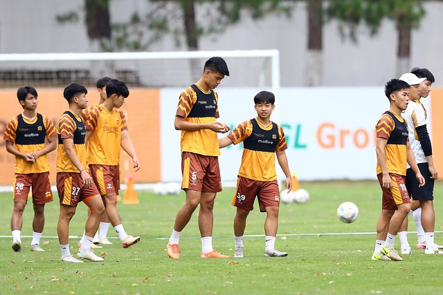 HAGL nguy to vì lịch thi đấu bất lợi nhất trong nhóm ‘vật lộn’ tránh rớt hạng
- Ảnh 2. HAGL nguy to vì lịch thi đấu bất lợi nhất trong nhóm ‘vật lộn’ tránh rớt hạng
- Ảnh 2.