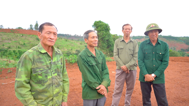 Vụ 6 cựu chiến binh kêu oan sau khi ra tù: Đề nghị đổi kiểm sát viên- Ảnh 2. Vụ 6 cựu chiến binh kêu oan sau khi ra tù: Đề nghị đổi kiểm sát viên- Ảnh 2.