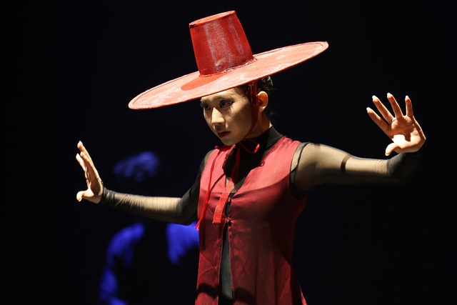 'Gat'- vở ballet gây sốt về mũ truyền thống Hàn Quốc đến Việt Nam- Ảnh 5. 'Gat'- vở ballet gây sốt về mũ truyền thống Hàn Quốc đến Việt Nam- Ảnh 5.