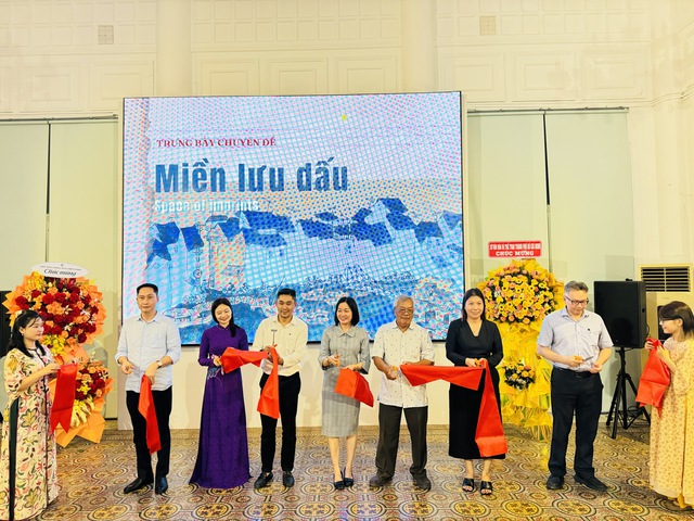 Khi Lê Bá Đảng, Lê Thanh Trừ, Trần Khánh Chương ‘gặp nhau’ ở 'Miền lưu dấu'- Ảnh 1. Khi Lê Bá Đảng, Lê Thanh Trừ, Trần Khánh Chương ‘gặp nhau’ ở 'Miền lưu dấu'- Ảnh 1.