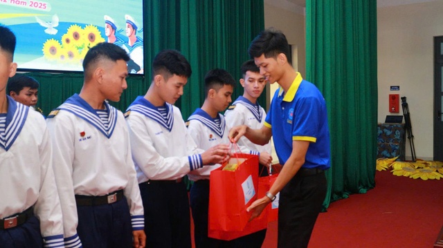 H&agrave;nh tr&igrave;nh kh&ocirc;ng điểm dừng của ch&agrave;ng trai 10X - Ảnh 6.